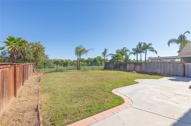 31652 Loma Linda Rd, Temecula, CA 92592 - fenced backyard featuring a patio