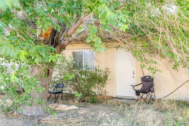 15917 Lee St, Mojave, CA 93501 - entrance to property featuring stucco siding