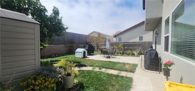 315 Fuente Dr, Guadalupe, CA 93434 - fenced backyard featuring a patio
