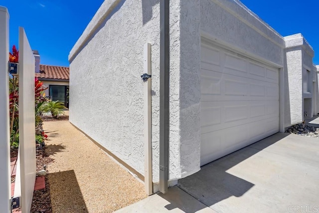 6942 Batiquitos, Carlsbad, CA 92011 - garage with driveway