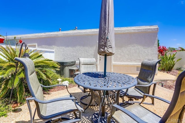 6942 Batiquitos, Carlsbad, CA 92011 - view of patio with outdoor dining space