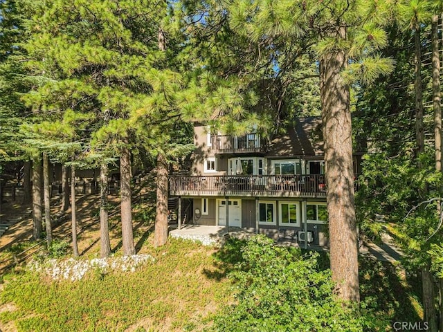 207 N Fairway Dr N, Lake Arrowhead, CA 92391 - rear view of property featuring a deck, a patio area, and a balcony