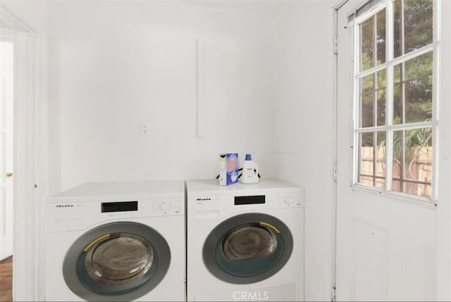 549 E Evans St, San Bernardino, CA 92404 - laundry room with washer and clothes dryer