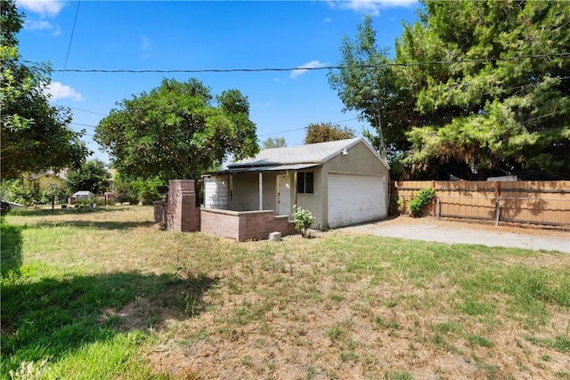 549 E Evans St, San Bernardino, CA 92404 - view of yard featuring a detached garage