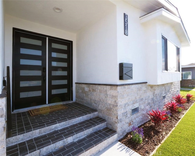 3518 W 228th St, Torrance, CA 90505 - entrance to property with stucco siding and crawl space
