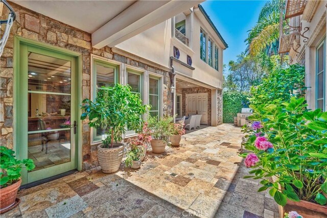 919 S Gretna Green Way, Los Angeles, CA 90049 - view of patio / terrace featuring grilling area