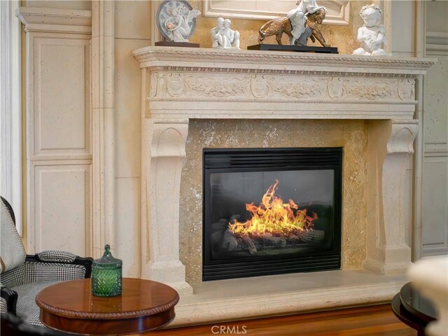 919 S Gretna Green Way, Los Angeles, CA 90049 - detailed view of a fireplace