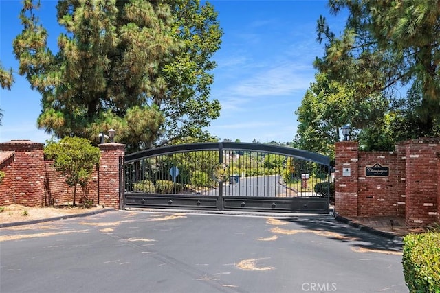 2841 Dos Lomas Pl, Fallbrook, CA 92028 - view of gate