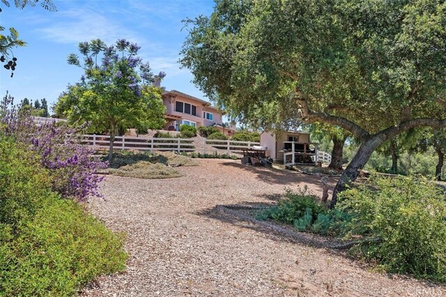2841 Dos Lomas Pl, Fallbrook, CA 92028 - view of yard with an outbuilding and an exterior structure