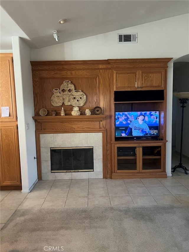 4630 Via Dulce, Camarillo, CA 93012 - detailed view of a tiled fireplace and carpet