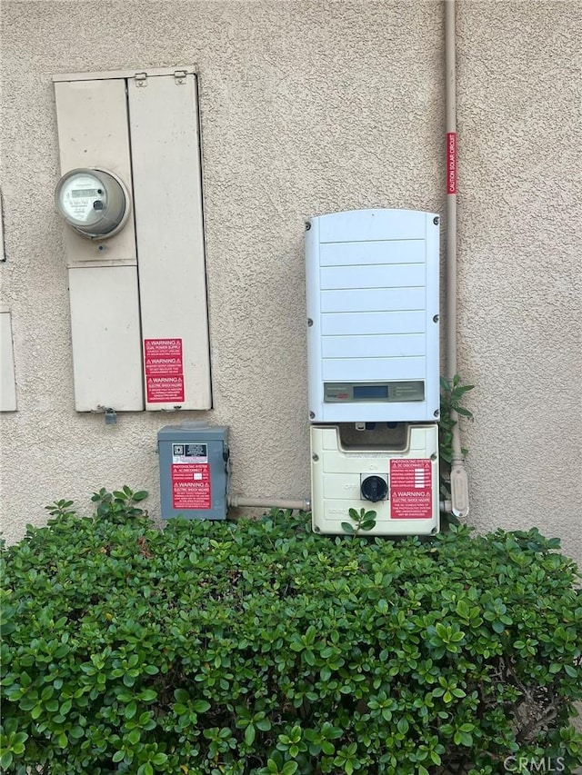 4630 Via Dulce, Camarillo, CA 93012 - exterior view of stucco siding and related energy utilities