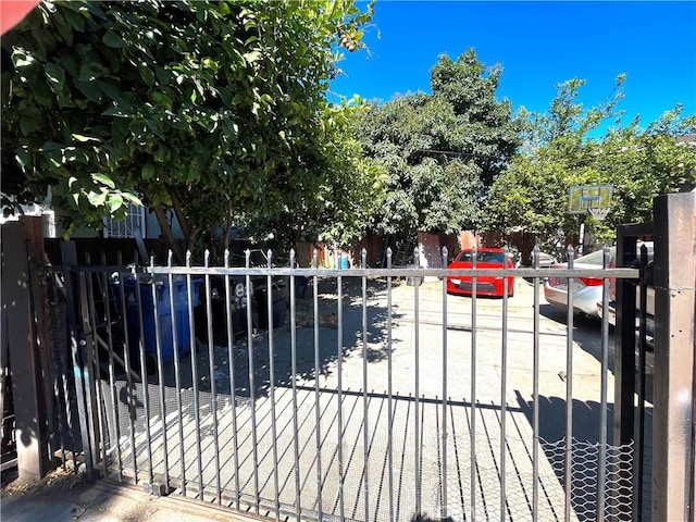 859 E 53rd St Unit 2, Los Angeles, CA 90011 - view of gate