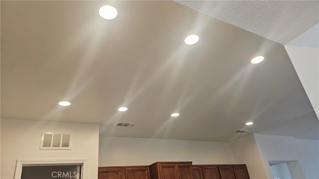 9019 Fremont Ct, Oak Hills, CA 92344 - detailed view of recessed lighting