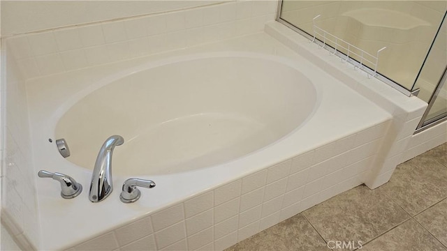 9019 Fremont Ct, Oak Hills, CA 92344 - bathroom view of a bath