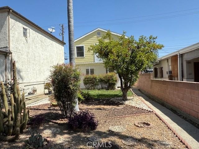 2208 W Olympic Blvd, Montebello, CA 90640 - view of yard
