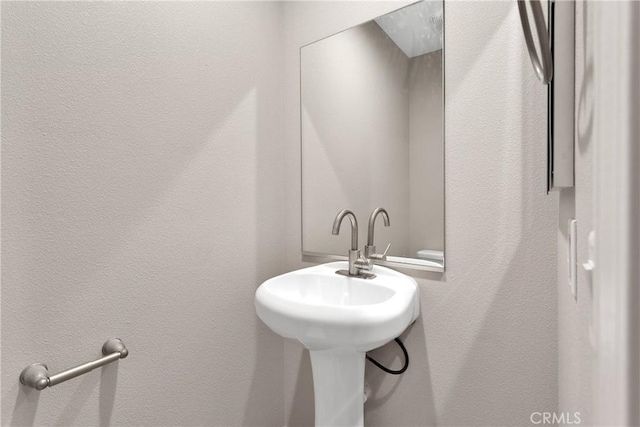 18420 Wisteria St, Hesperia, CA 92345 - view of bathroom