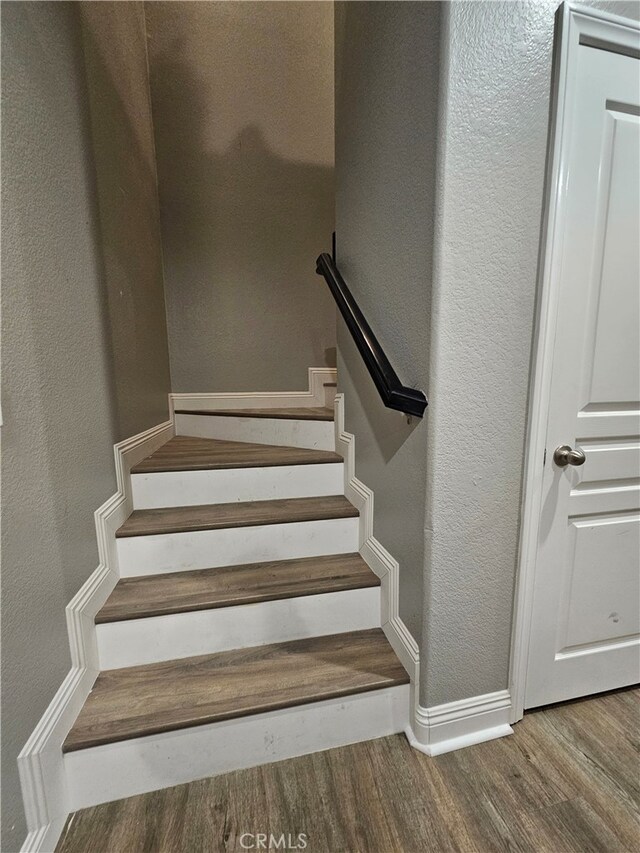 785 Harbor Cliff Way Unit 177, Oceanside, CA 92054 - stairway featuring wood finished floors and a textured wall