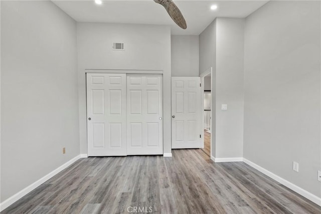 1346 Tourney Hill Ln Unit 67, Nipomo, CA 93444 - unfurnished bedroom with wood finished floors, a closet, recessed lighting, a ceiling fan, and a high ceiling