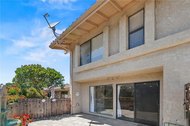 1346 Tourney Hill Ln Unit 67, Nipomo, CA 93444 - view of property exterior featuring stucco siding and a patio area