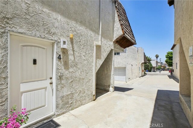 2704 Voorhees Ave Unit 4, Redondo Beach, CA 90278 - entrance to property with stucco siding