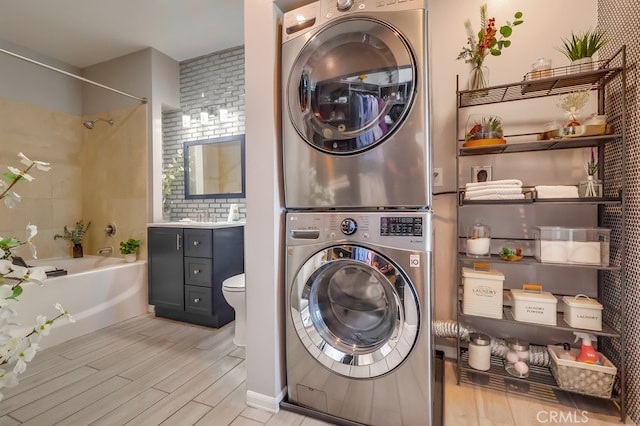 488 E Ocean Blvd Unit 502, Long Beach, CA 90802 - laundry area featuring estacked washer and dryer and light wood-type flooring