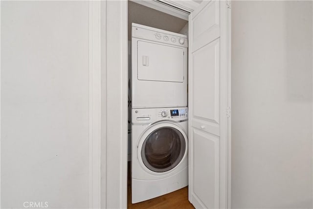 645 Ohio Ave Unit 205, Long Beach, CA 90814 - laundry area with stacked washer / dryer and wood finished floors