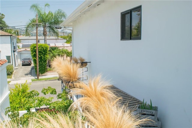 542 N Kilkea Dr, Los Angeles, CA 90048 - view of side of home featuring stucco siding