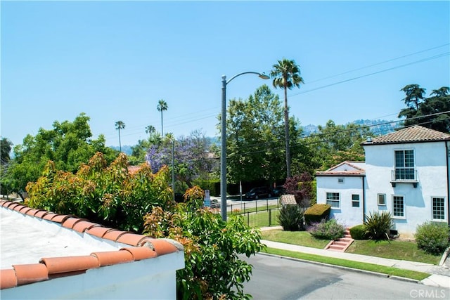 542 N Kilkea Dr, Los Angeles, CA 90048 - view of asphalt road featuring curbs, street lighting, and sidewalks