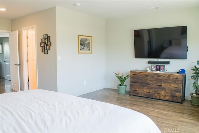 542 N Kilkea Dr, Los Angeles, CA 90048 - bedroom with wood finished floors and baseboards