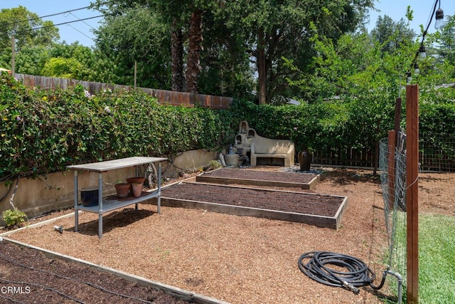 1036 N Chester Ave, Pasadena, CA 91104 - fenced backyard featuring a garden