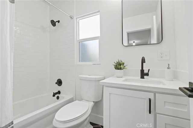 9525 Holmes Ave, Los Angeles, CA 90002 - bathroom with vanity and shower / bath combo