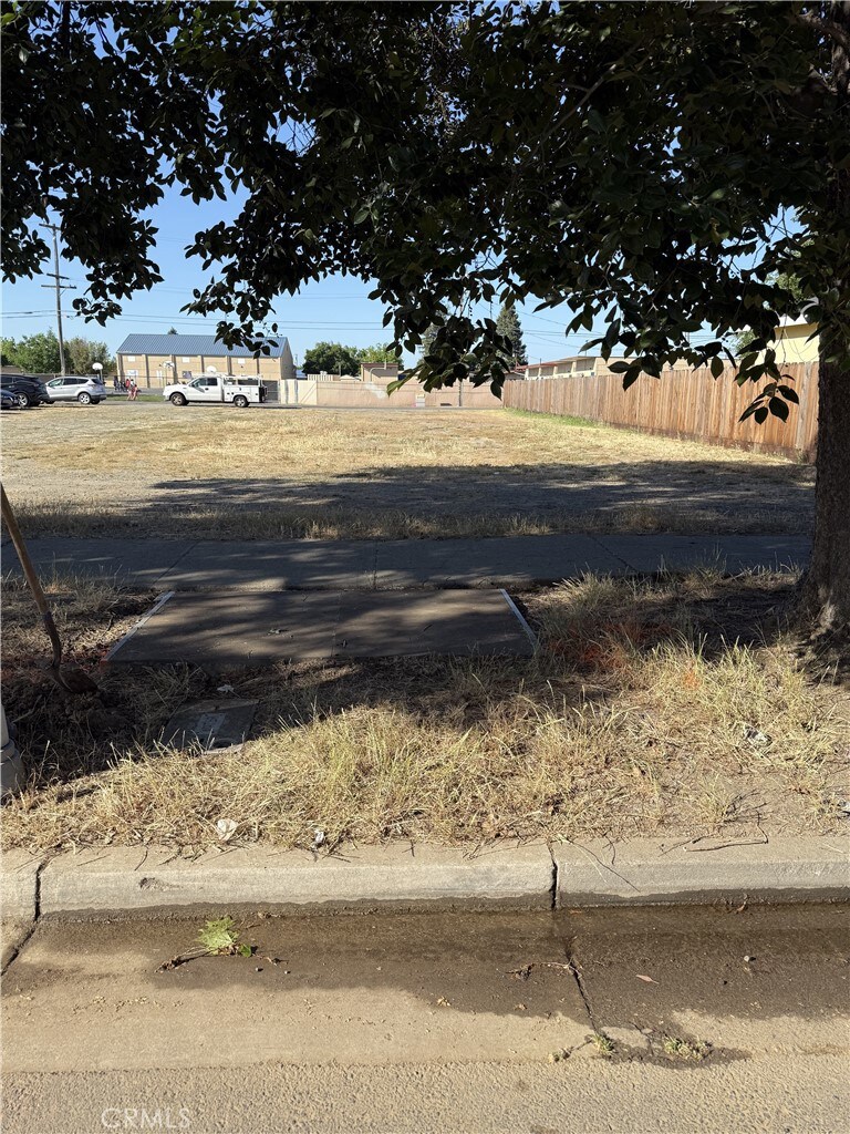 170 E 13th St, Merced, CA 95341 - photo 1