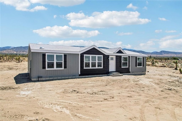 537 Calaveras Rd, Pinon Hills, CA 92372 - manufactured / mobile home featuring a mountain view and entry steps