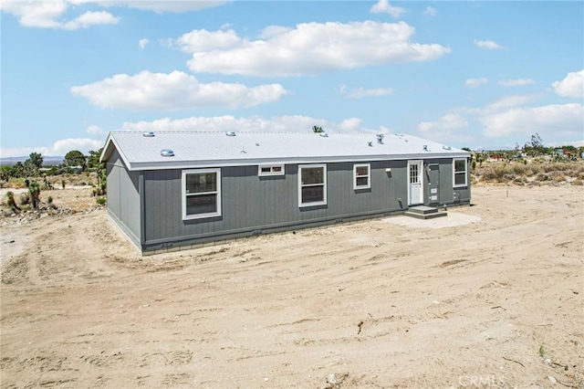 537 Calaveras Rd, Pinon Hills, CA 92372 - rear view of house featuring entry steps