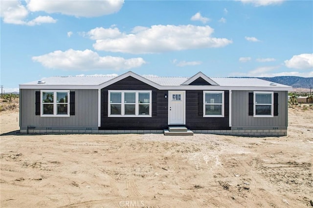 537 Calaveras Rd, Pinon Hills, CA 92372 - manufactured / mobile home with entry steps and a mountain view