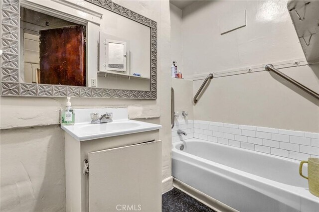1470 W Adams Blvd, Los Angeles, CA 90007 - full bath with a bath and vanity