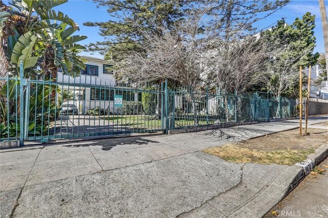 1470 W Adams Blvd, Los Angeles, CA 90007 - view of gate