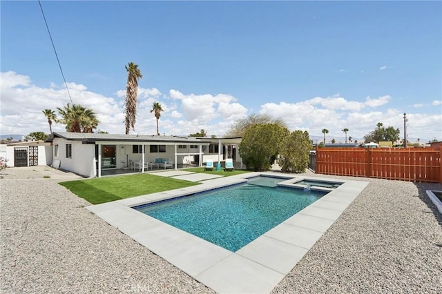 845 W Gateway Dr, Palm Springs, CA 92262 - view of swimming pool featuring a pool with connected hot tub and a patio area