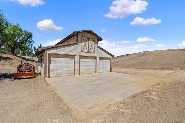 41050 Mesa Robles Cir, Temecula, CA 92592 - view of detached garage