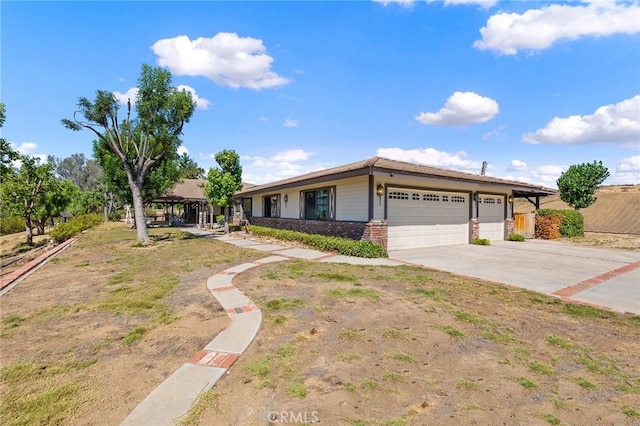 41050 Mesa Robles Cir, Temecula, CA 92592 - single story home featuring concrete driveway and an attached garage