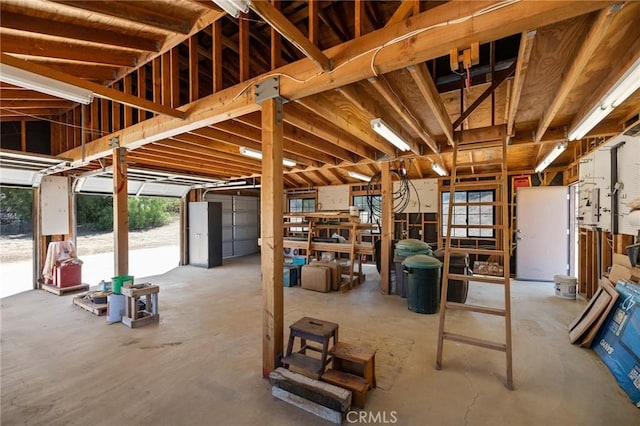 41050 Mesa Robles Cir, Temecula, CA 92592 - view of garage