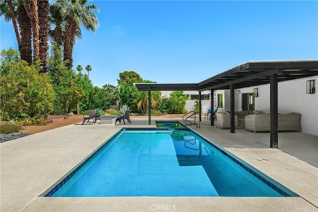 1525 Sonora Ct, Palm Springs, CA 92264 - outdoor pool with a patio area and an outdoor hangout area