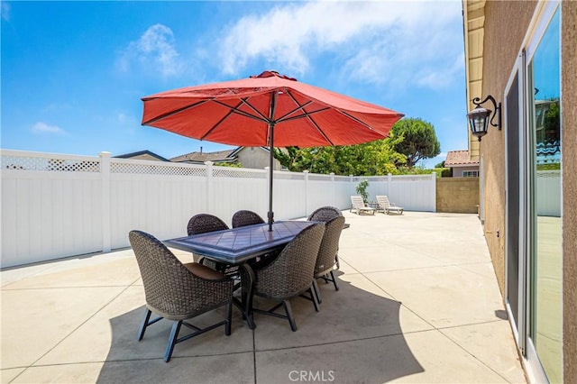 20002 Tomlee Ave, Torrance, CA 90503 - fenced backyard with a patio area and outdoor dining space