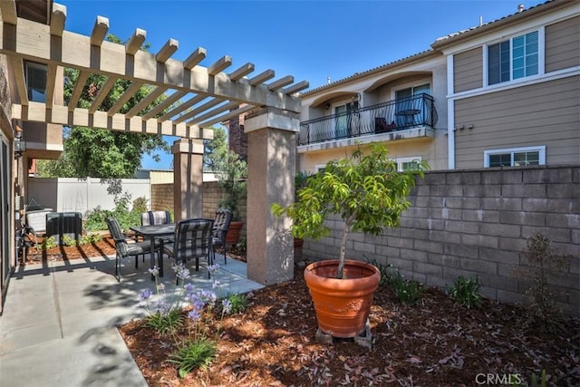 8366 Gabriel Dr Unit D, Rancho Cucamonga, CA 91730 - fenced backyard with a patio, a pergola, and outdoor dining space