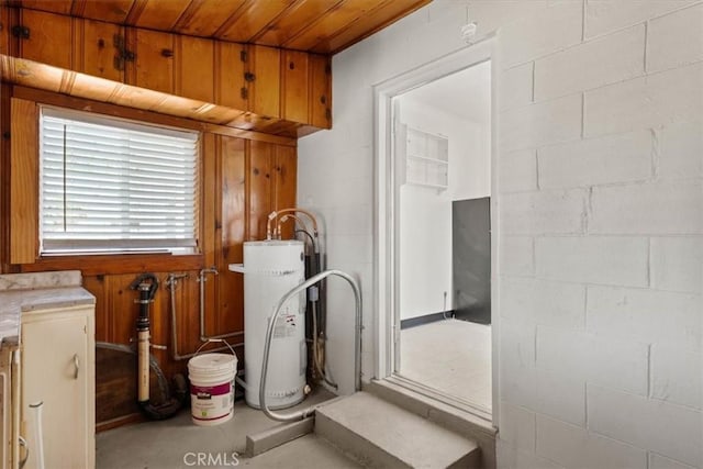 1550 Kaufman Ave, Corning, CA 96021 - utility room featuring water heater