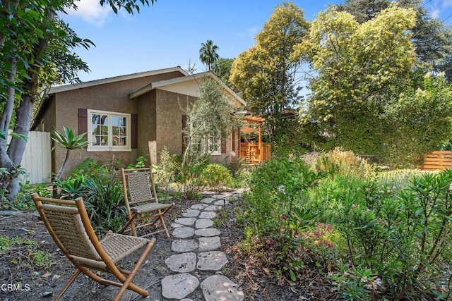 5907 Cantaloupe Ave, Valley Glen, CA 91401 - view of front facade with stucco siding