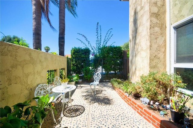 5574 Elsinore Ave, Buena Park, CA 90621 - view of patio / terrace