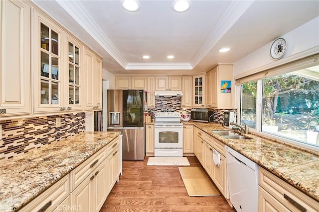 5574 Elsinore Ave, Buena Park, CA 90621 - kitchen featuring stainless steel appliances, cream cabinets, under cabinet range hood, decorative backsplash, and recessed lighting