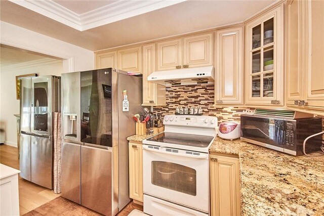 5574 Elsinore Ave, Buena Park, CA 90621 - kitchen featuring stainless steel appliances, cream cabinetry, under cabinet range hood, crown molding, and decorative backsplash