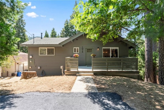1016 Berne Dr, Crestline, CA 92325 - bungalow-style house with a deck
